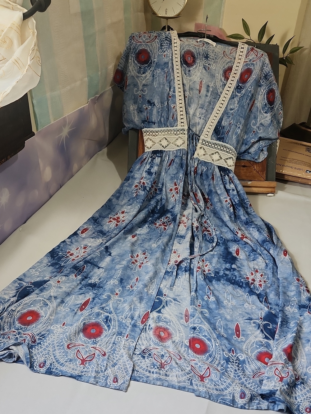 Cupshe Blue Floral Maxi Kimono with Red Accents